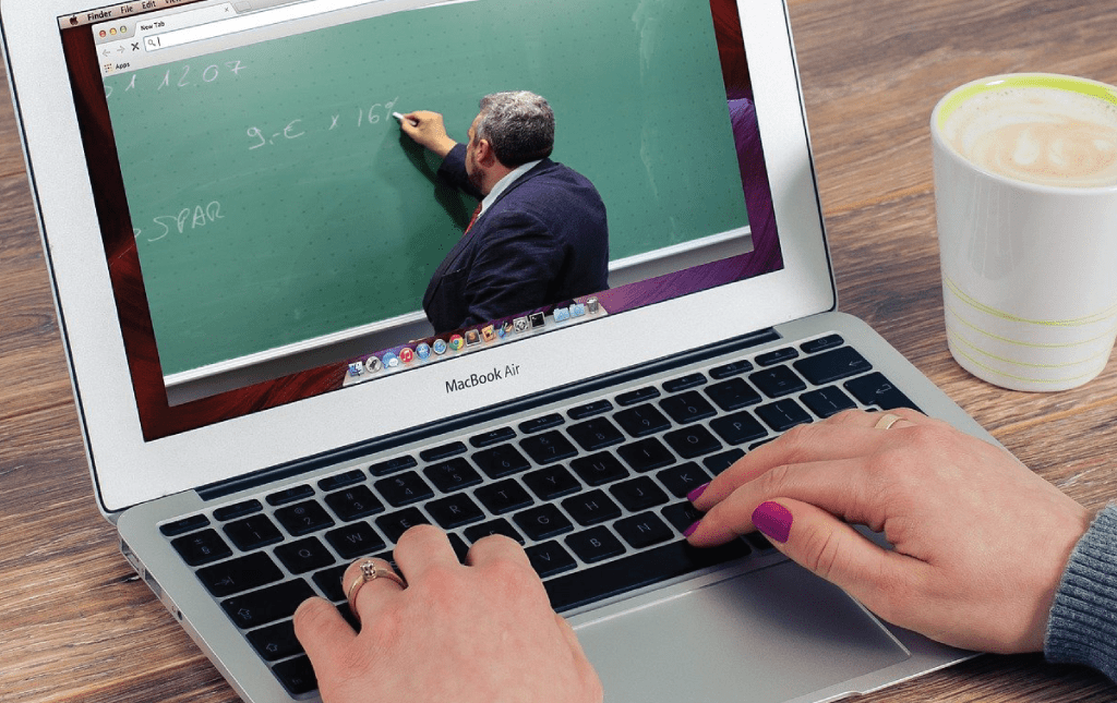 6 things to keep in mind while comparing online courses for yourself